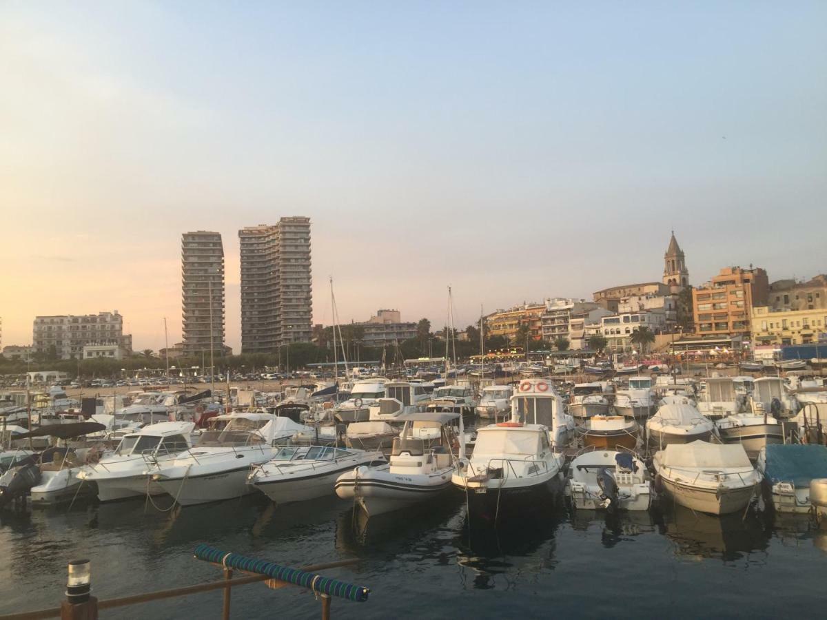 Seafront Apartment In 팔라모스 외부 사진