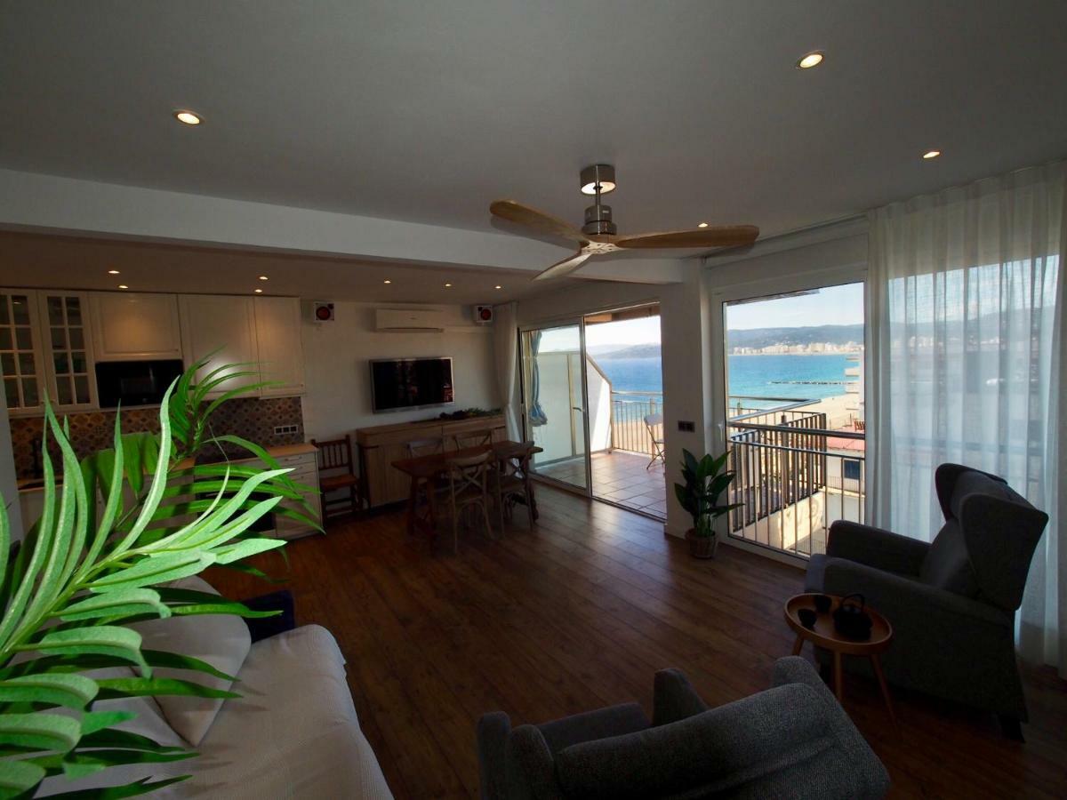 Seafront Apartment In 팔라모스 외부 사진