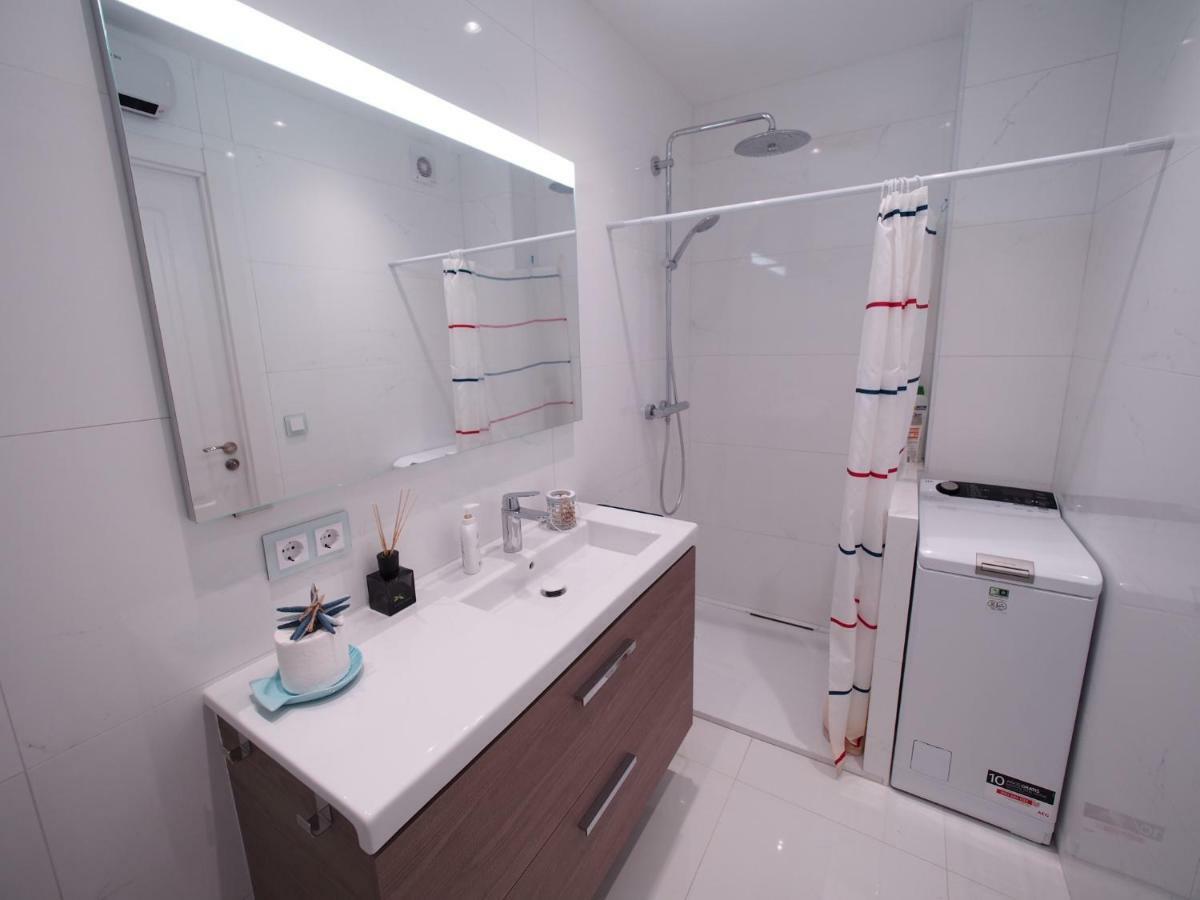 Seafront Apartment In 팔라모스 외부 사진
