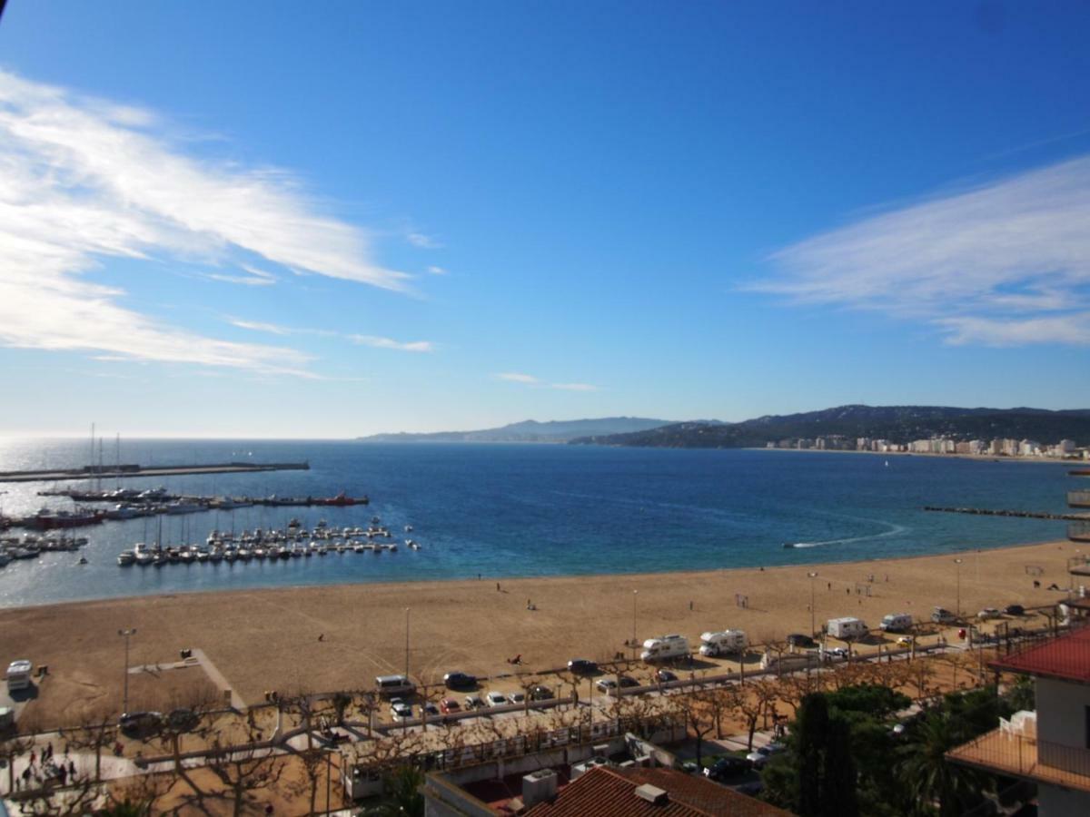 Seafront Apartment In 팔라모스 외부 사진