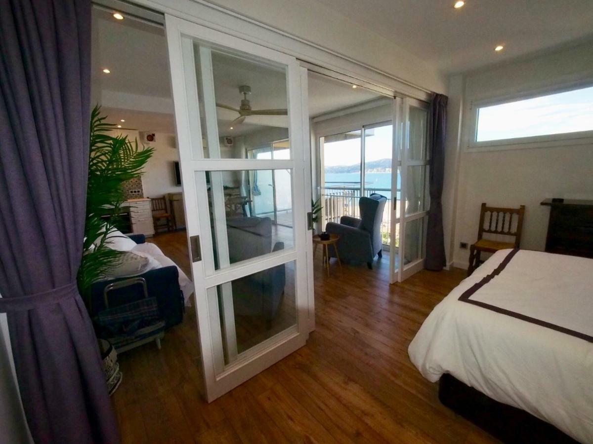 Seafront Apartment In 팔라모스 외부 사진