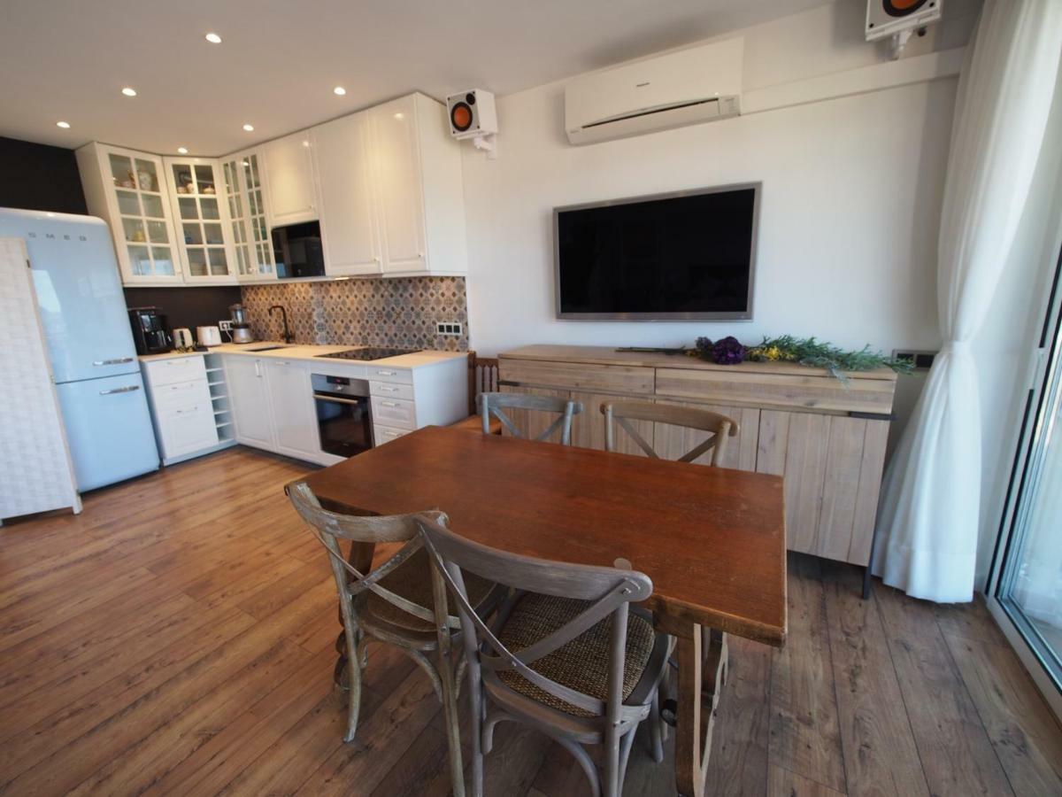 Seafront Apartment In 팔라모스 외부 사진