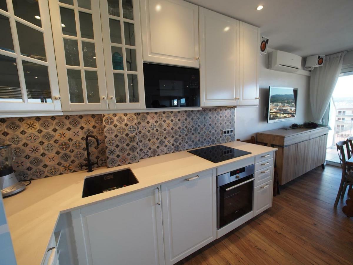 Seafront Apartment In 팔라모스 외부 사진