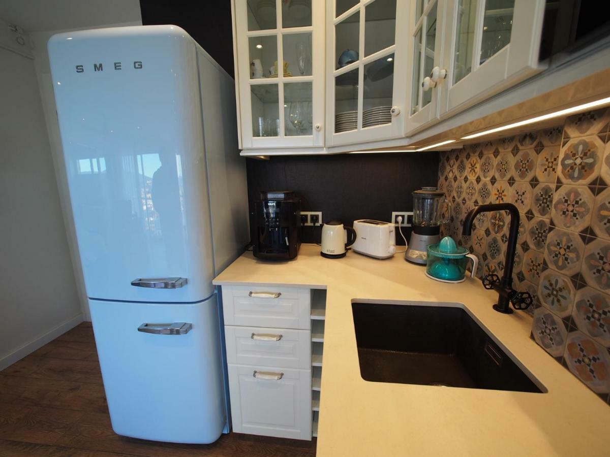 Seafront Apartment In 팔라모스 외부 사진